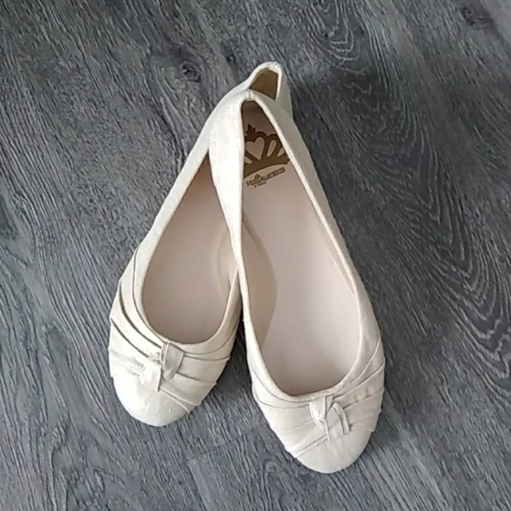 Women's flat shoes
